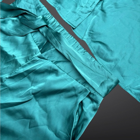 Blue Blush 2 piece set wide leg pants and top Size Medium Color Green/ Emerald. - Picture 3 of 6